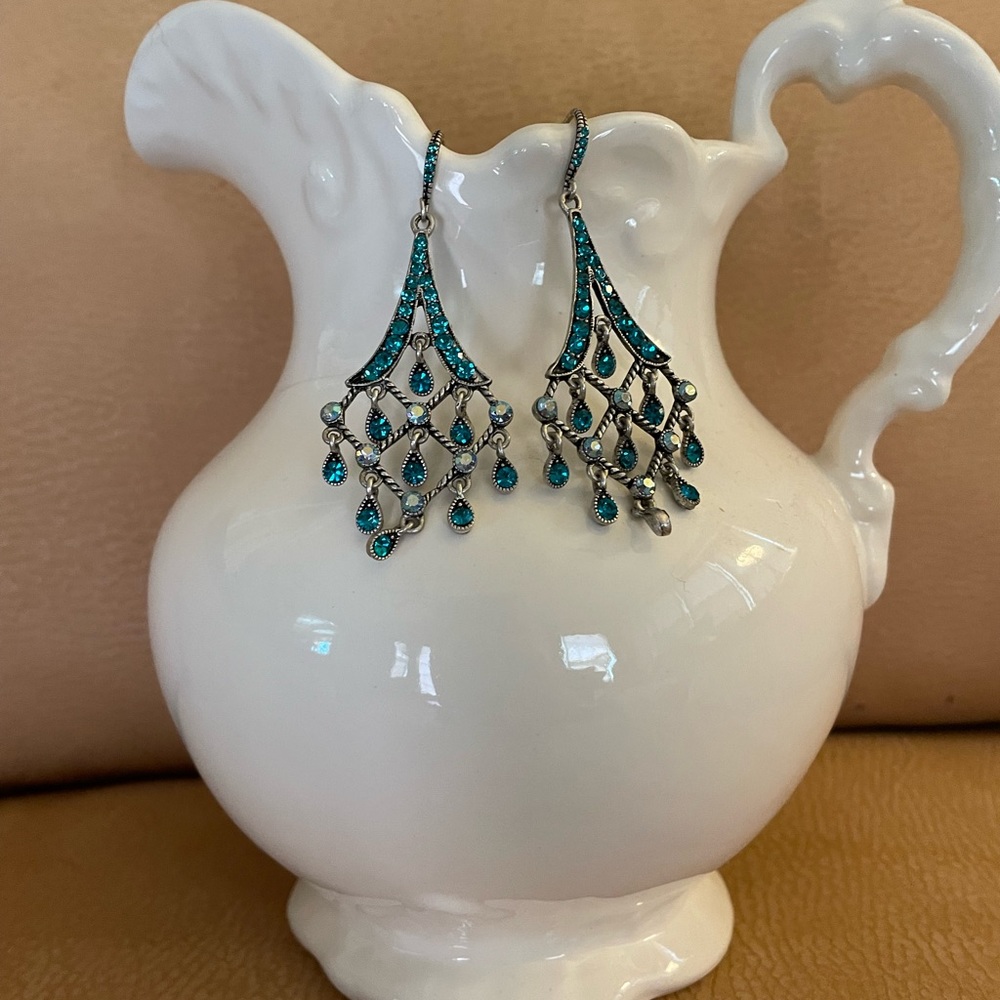 dangling earrings